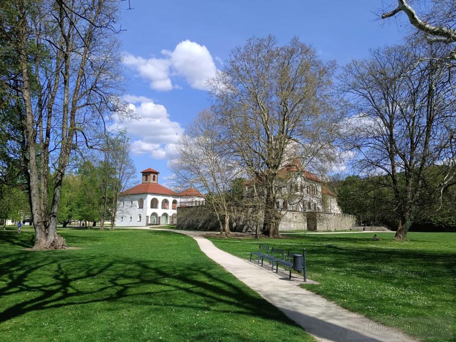 Budatínsky hrad s priľahlým parkom