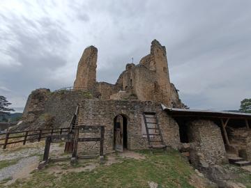 Hrad Divín - leto 2025